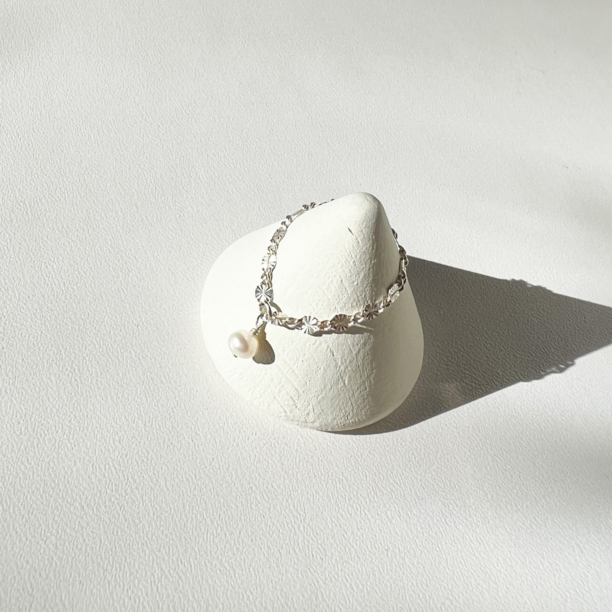 Roop Jewelry .925 sterling silver chain ring with pearl bead. 