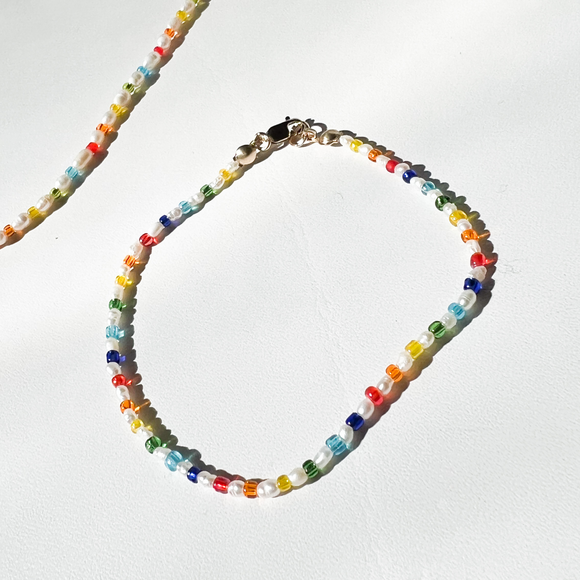 Roop jewelry rainbow baby pearl bracelet. Spring 2022 aesthetic jewelry. Summer 2022 aesthetic jewelry. Rainbow pearl jewelry. Colorful pretty jewelry.